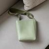 2023 New star with the same wide shoulder strap sangle bucket bag single shoulder oblique span leather women's bag simple child and mother bag