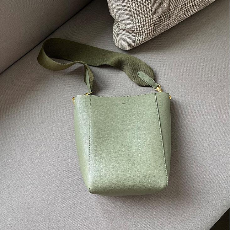 2023 New star with the same wide shoulder strap sangle bucket bag single shoulder oblique span leather women's bag simple child and mother bag