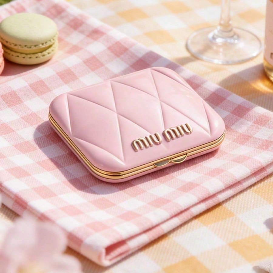 MIUMIU Rosa gesteppter Kompaktspiegel beidseitig Mini tragbar Tasche Schminkspiegel für Damen Reise Täglich zum Nachbessern