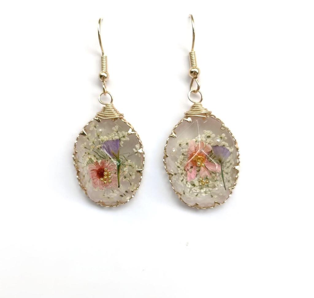 Natural Dried Flower Earrings: Fashionable Floral Accessories for Women