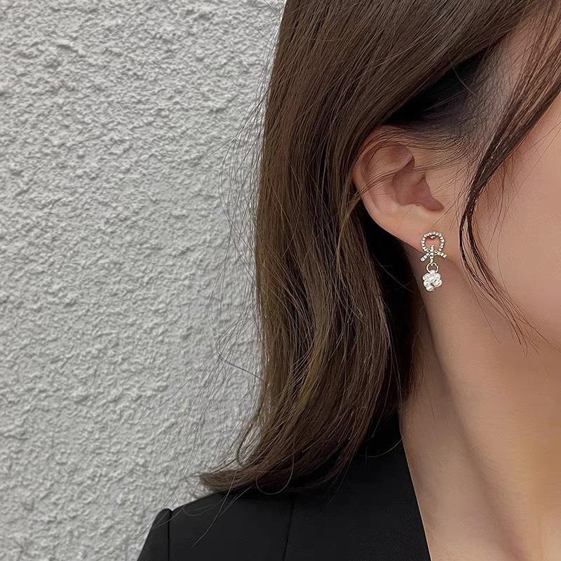 Silver Needle Pearl Stud Earrings Temperament Earrings Earrings Women's Ear Clips Feel Simple, Small and Exquisite