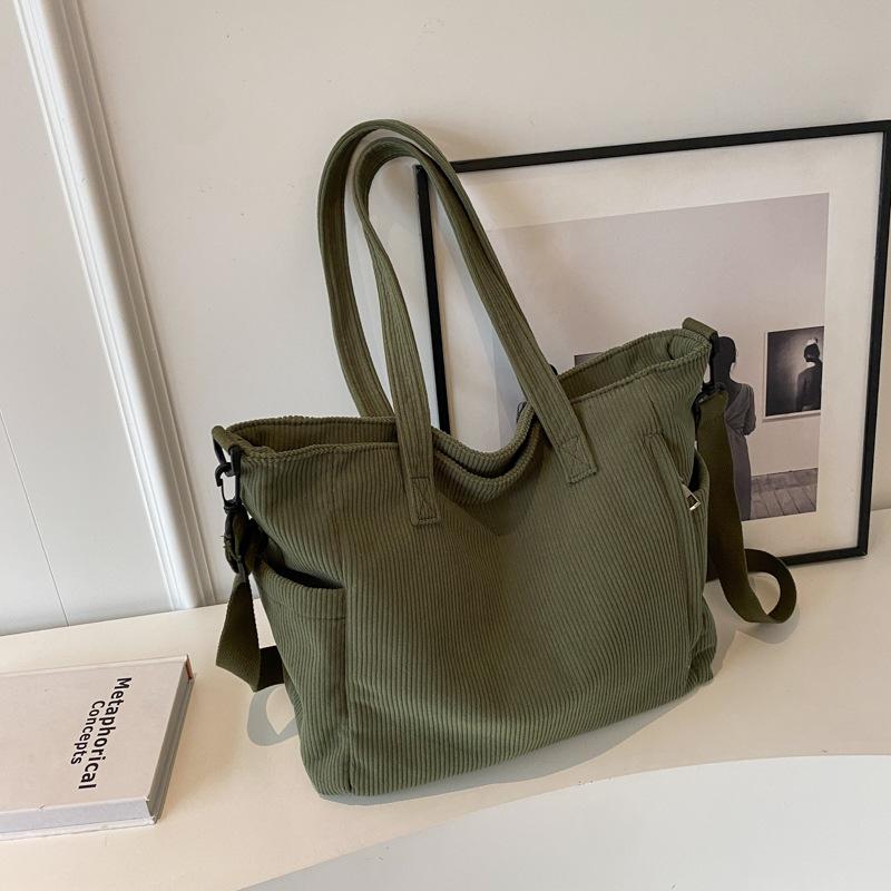 

Японская повседневная вельветовая сумка-мессенджер женская осень и зима новая литературная и ленивая сумка-тоут через плечо для通勤 большой вместимости зелёный