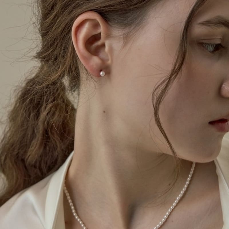 BEFORE MOONRISE Tiny Pearl Ring Earrings SE304