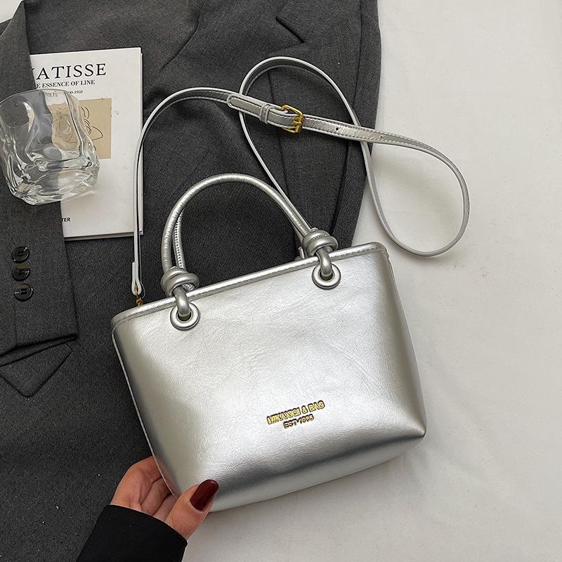 2025 wholesale popular classic simple solid color portable bucket bag fashion hot sale commuter versatile messenger bag bag women