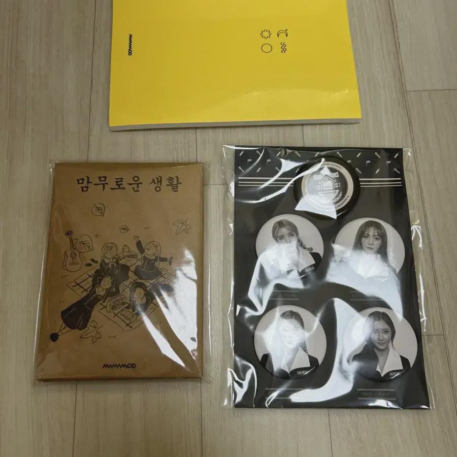 

Набор открыток и набор значков «Mommourous Life»