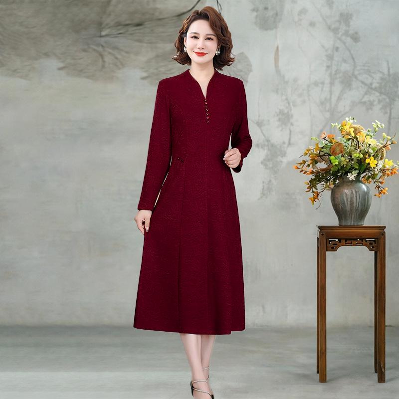 

Elegant Spring/Autumn Long-Sleeve Qipao Dress for Mothers, Knee-Length, High-Quality, Slimming Design for Middle-Aged and Elderly Women 4XL (145-155 Jin) вина червоного кольору