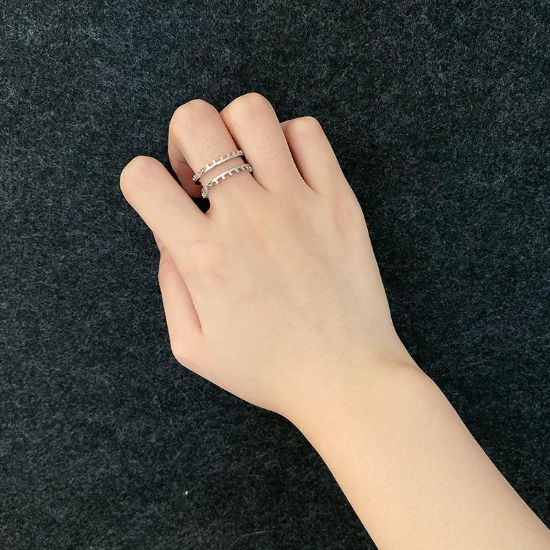 

2025ins Новое модное универсальное пилообразное двухслойное полое титановое стальное покрытие 18-каратное золотое открывающееся кольцо для женщин