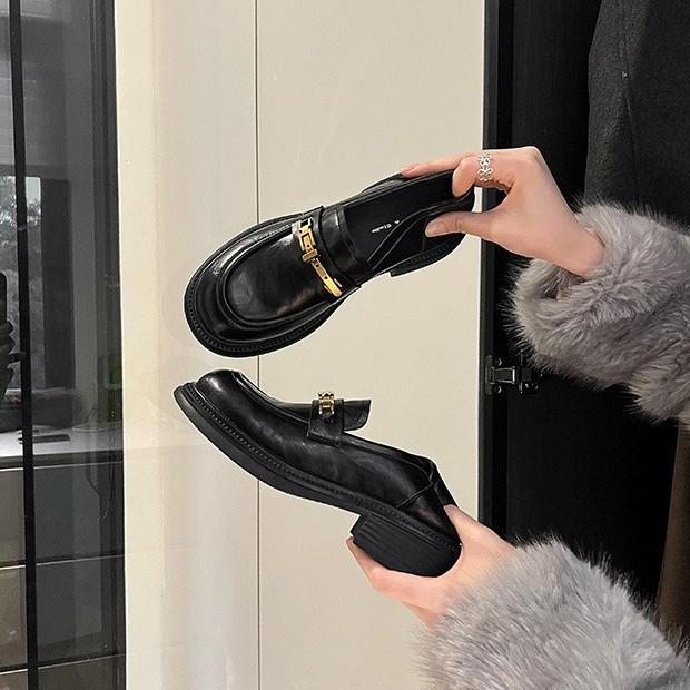 [Lammfellversion] 2025 neue Leder Loafer im britischen Stil mit dicker Sohle und Absatz für Damen, kleine goldene Schnalle, Herbst und Winter Samt