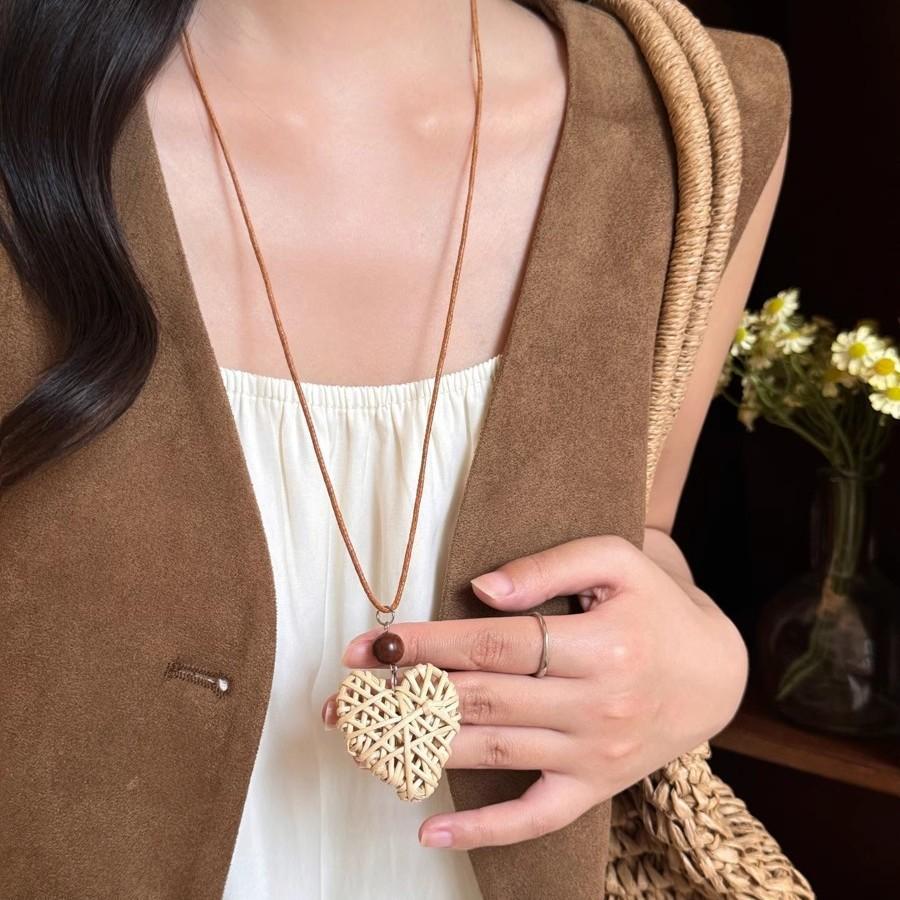 New Chinese Retro Popular Ethnic Style Necklace Women's Versatile Niche Long Sweater Chain High-end Simple Accessories
