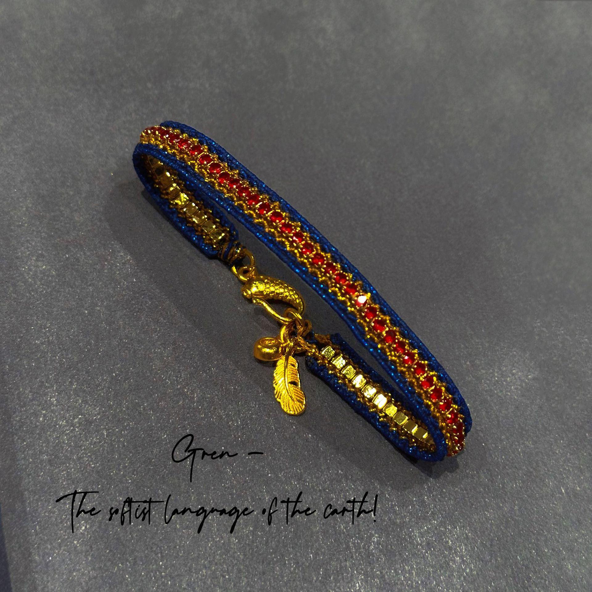 

Handmade Red Rope Braided Bracelet with Micro-inlaid Diamonds - Elegant and Fashionable синій