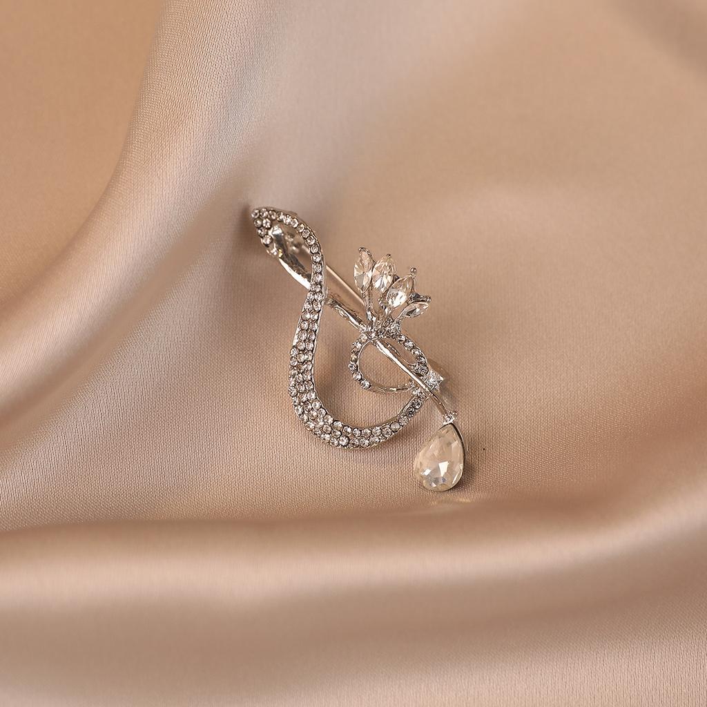 Fashionable Creative and Personalized Note Brooch Alloy Diamond-encrusted White-collar Suit Versatile Brooch Anti-glare Accessory