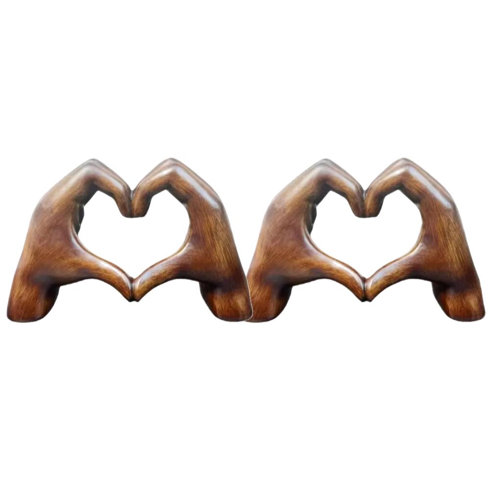 Faux Wood Grain Love Sign Sculpture Resin Hand Ornament Charming Wooden Heart Shape Gesture Statue for Home Office Decoration