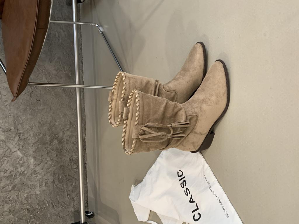 2025 New Thick Heel Pointed Western Boots Retro Tassel Medium Tube Thin Boots Versatile Suede Boots Women's Short Boots