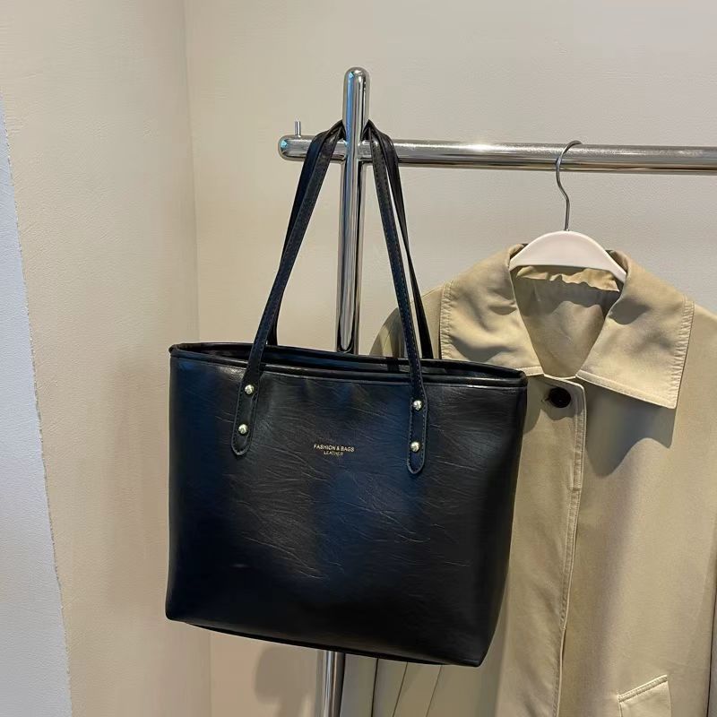 

Винтажная сумка-тоут большой вместимости для женщин, 2025 новая осенне-зимняя повседневная сумка через плечо, студенческая сумка 37*27*12 чёрный