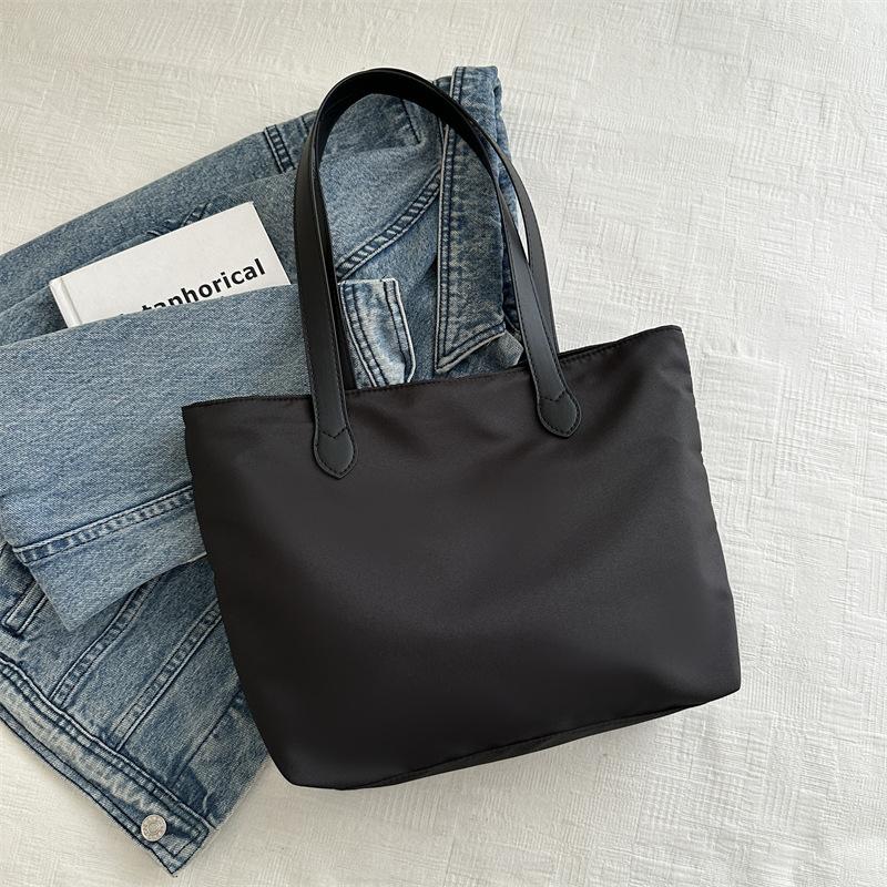 Large capacity fashion casual bag handbag 2025 spring new make-up bag shoulder armpit bag tote bag