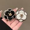 1Pcs Exquisite Resin Rhinestone French Brooch Women Elegant Camellia Brooch For Daily Banquet Wearing Suit Pin Accessory