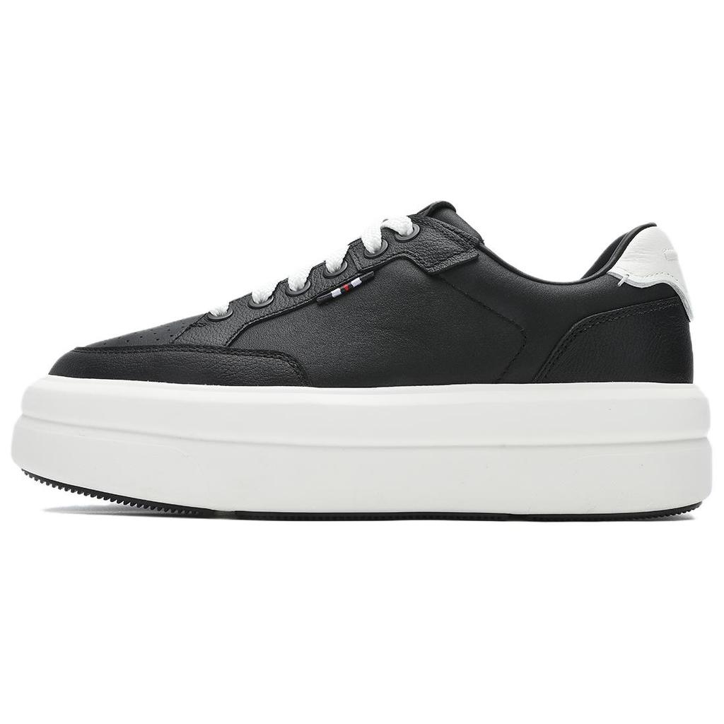 FILA Victoria Cushioning, Wear Resistant Low top Skateboard Shoes Women's Black White F12W413207FBS
