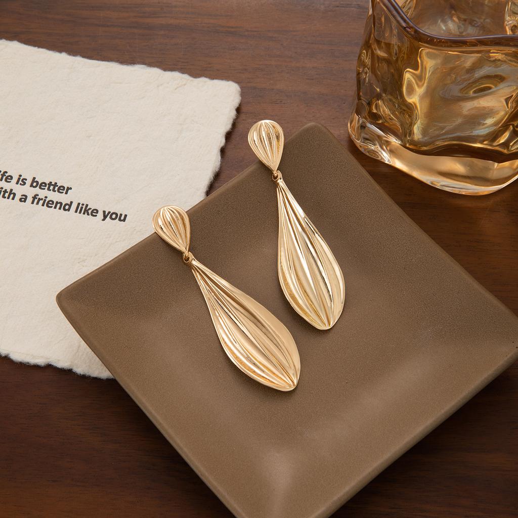 Exaggerated Wind Metal Stud Earrings Irregular Folds Geometric Flower Earrings Light Luxury High-End Niche Earrings