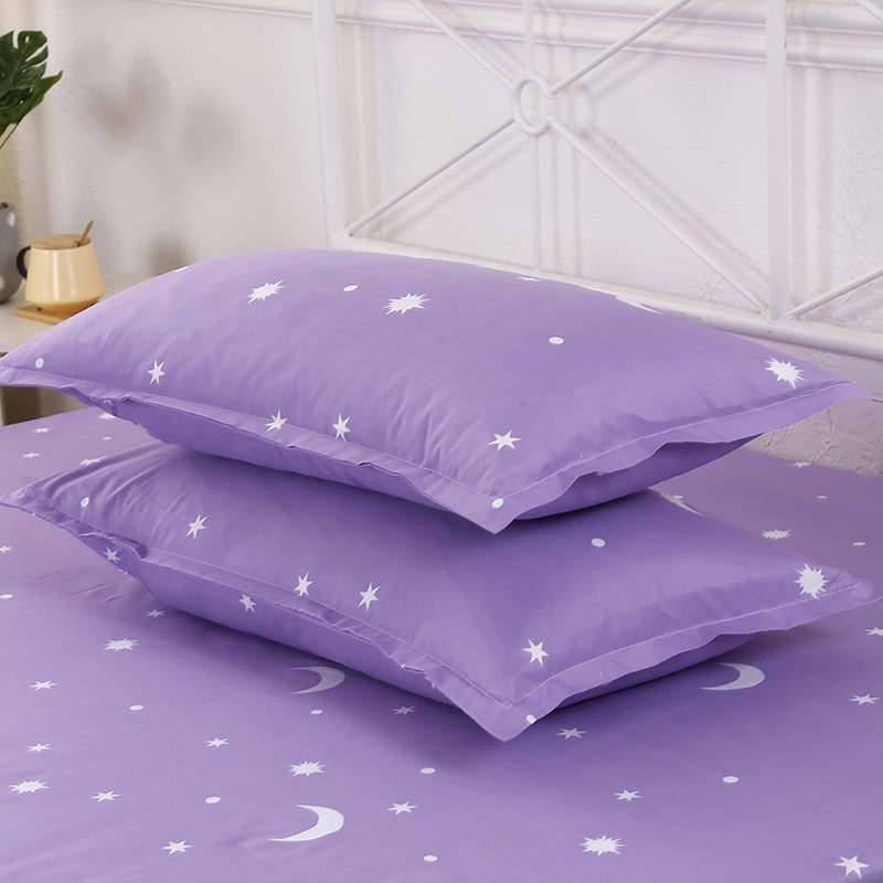 

1 пара наволочек, приятная на ощупь наволочка из плотного ворса, универсальная для всех сезонов, легко чистится, в комплект не входит наволочка Star Moon Purple