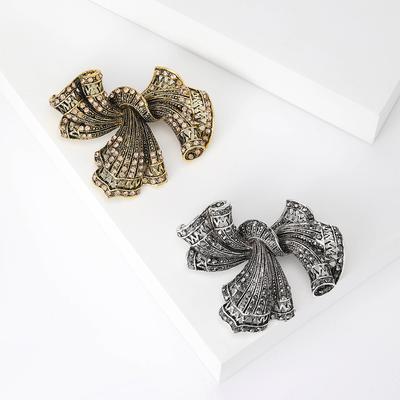 Fashion Creative Niche Design Sense Diamond Ribbon Brooch, High-End Atmospheric Sweater Suit Clothing Pin