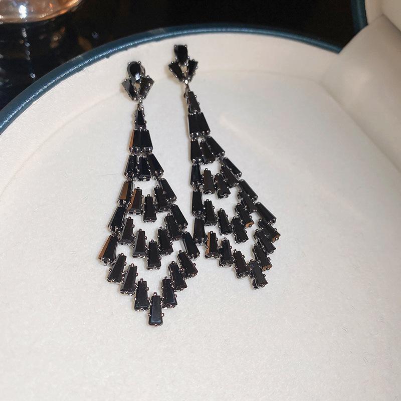 European and American Black Diamond-encrusted Butterfly Flower Fringed Earrings Temperament Earrings Light Luxury Earrings Women