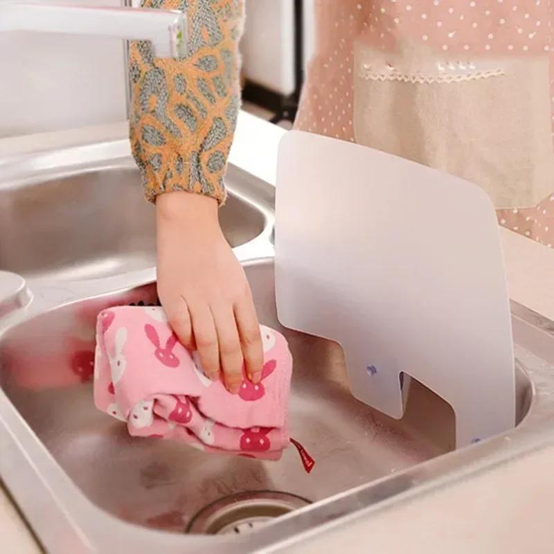1Pc Kitchen Sink Splash Guard with Suction Cups – Waterproof PVC Flaps for Dish, Fruit Vegetable Washing, Anti-Splash Screen