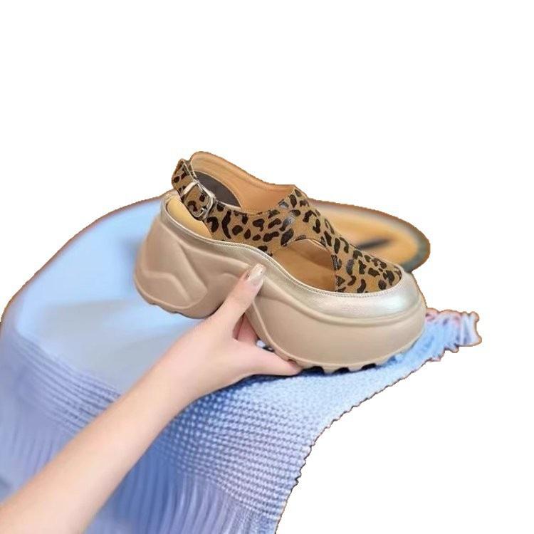 Small hollow bag head sandals women's outer wear 2025 summer new thick-soled muffin versatile casual fashion sandals