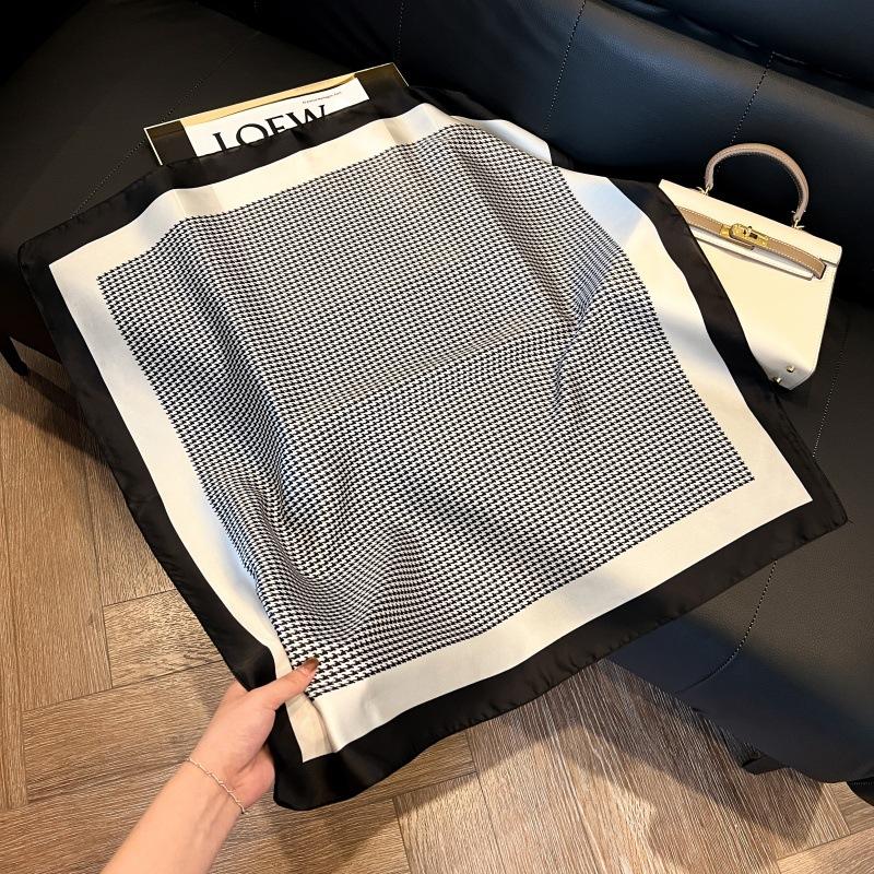 New silk scarf women's fashion versatile high-end small square scarf Korean version neck protection scarf spring and autumn retro scarf binding bag