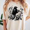 Krähe Kaffee Hemd, Boho Vogel Hemd, Cottagecore Rabe Vogel Grafik T-Shirt, Gothic Blumig Natur Kleidung, Dark Academia Kaffee Liebhaber Geschenk Oberteil