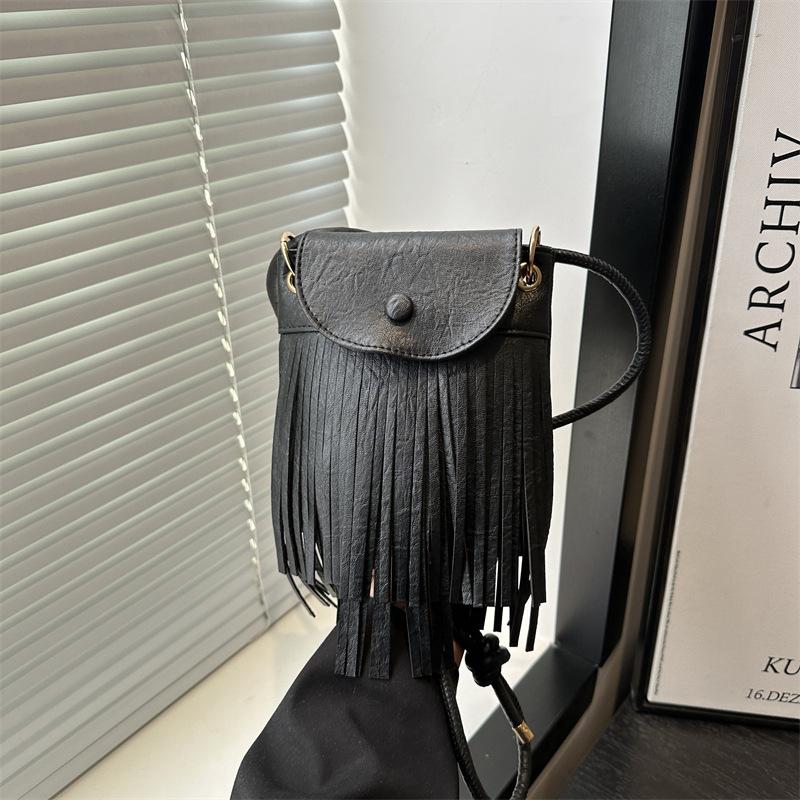 New tassel trendy retro shoulder bag new summer popular vertical casual mobile phone bag messenger bag