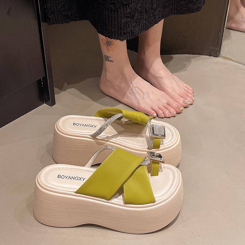 Mode Damen Flats Plateau Pantoletten Kristall Mode Sandalen Designer 2025 Neue Sommer Schuhe Zehenstegschuhe Frau Flip Flops Sandalen