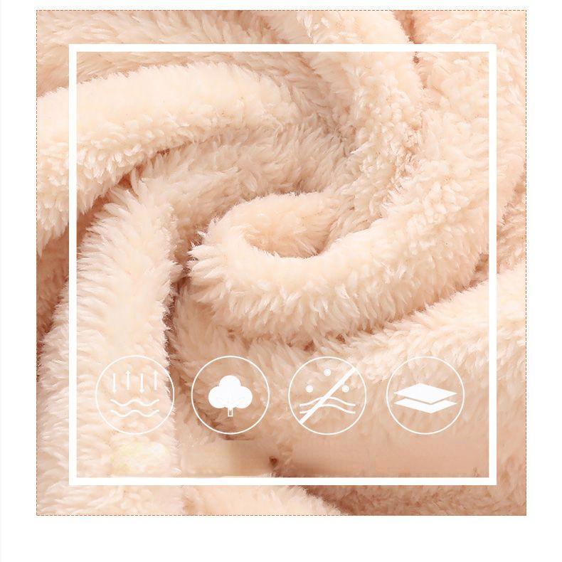 Zimní oblečení s velkým dámským bavlněným kabátem středního věku s bavlněným vatovaným fleecovým oblečením