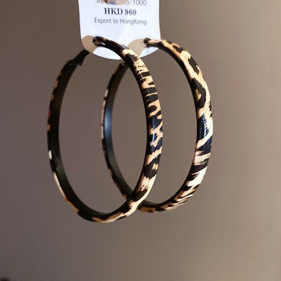 Exquisite Autumn/Winter Leopard Print Large Hoop Earrings, Retro Leather Design