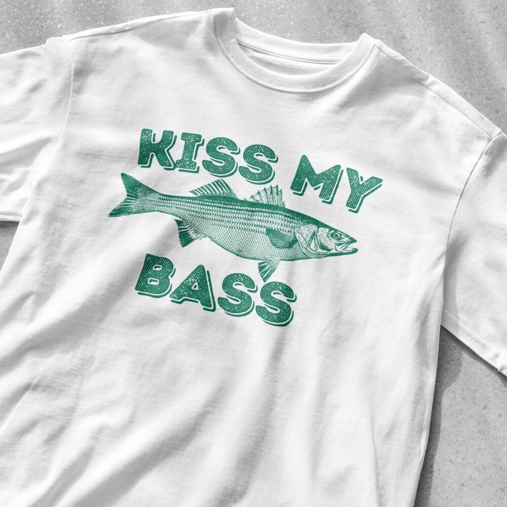 

Футболка из 100% хлопка плотностью 230 г/м2 с надписью Kiss My Bass, винтажная футболка с изображением рыбака, ретро-футболка Fisher, рыболовная снасть, рубашка с рисунком Fisher, рубашка с рисунком Fisher, рыболовная графика XS белый