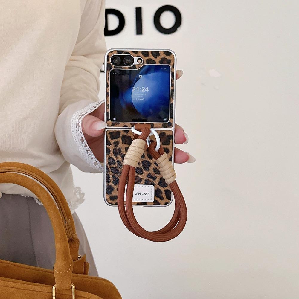 Leopard Print Leather Phone Case for Samsung Galaxy Z Flip 6 5 4 3 Flip6 Flip5 Flip4 Flip3 5G Wrist Strap Protective Cover