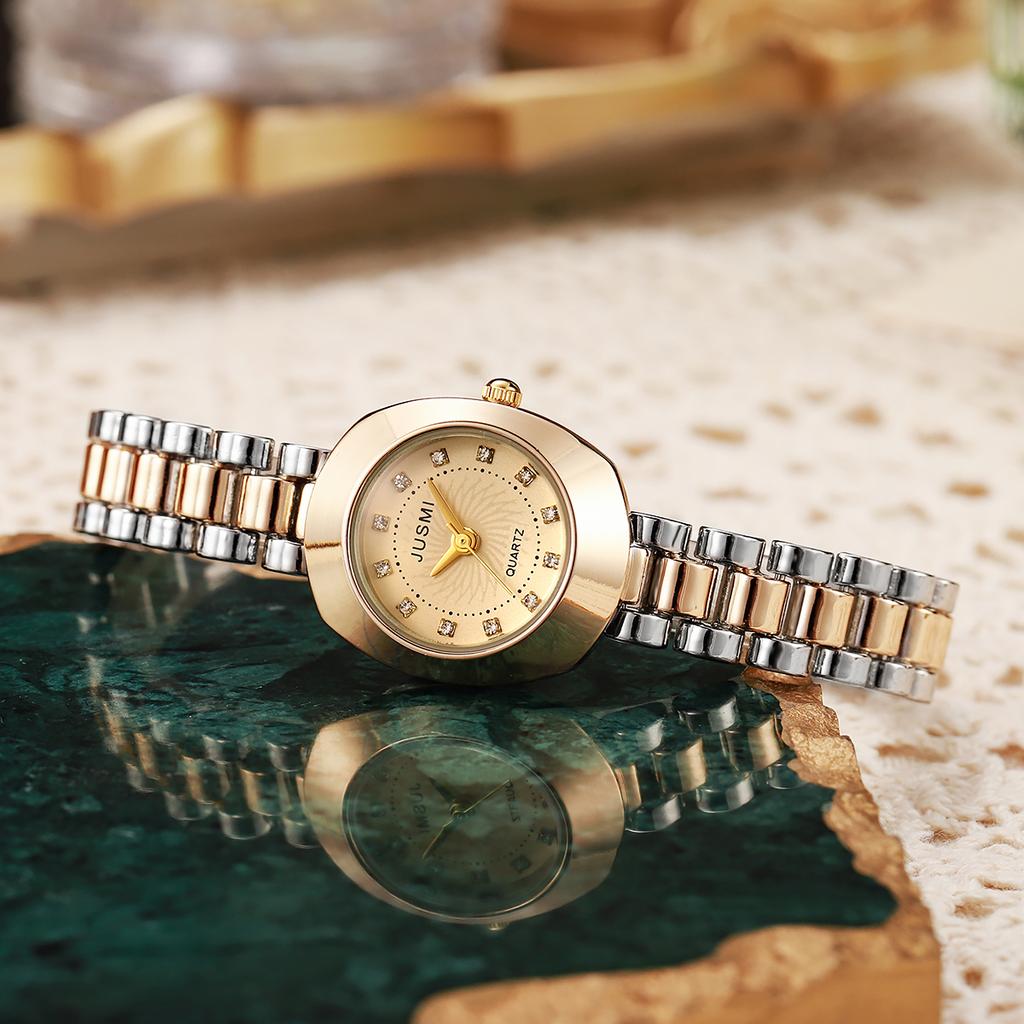 Women's exquisite fashion high appearance level drill point dial small dial steel band quartz watch.