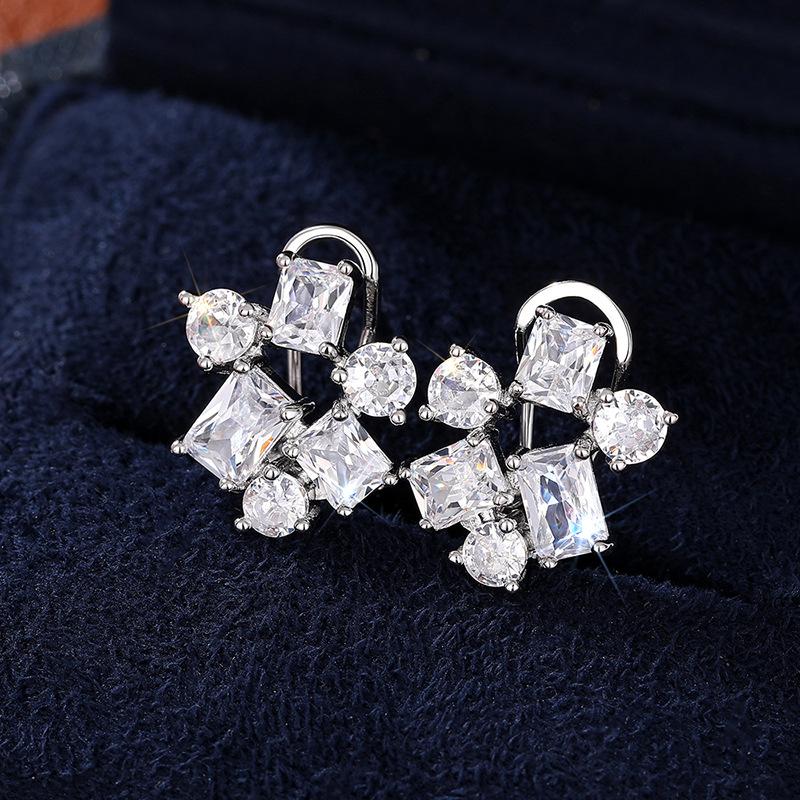 

New Autumn Geometric Earrings, Sweet and Cool Style, High-end Light Luxury, Socialite Luxurious Irregular Zircon