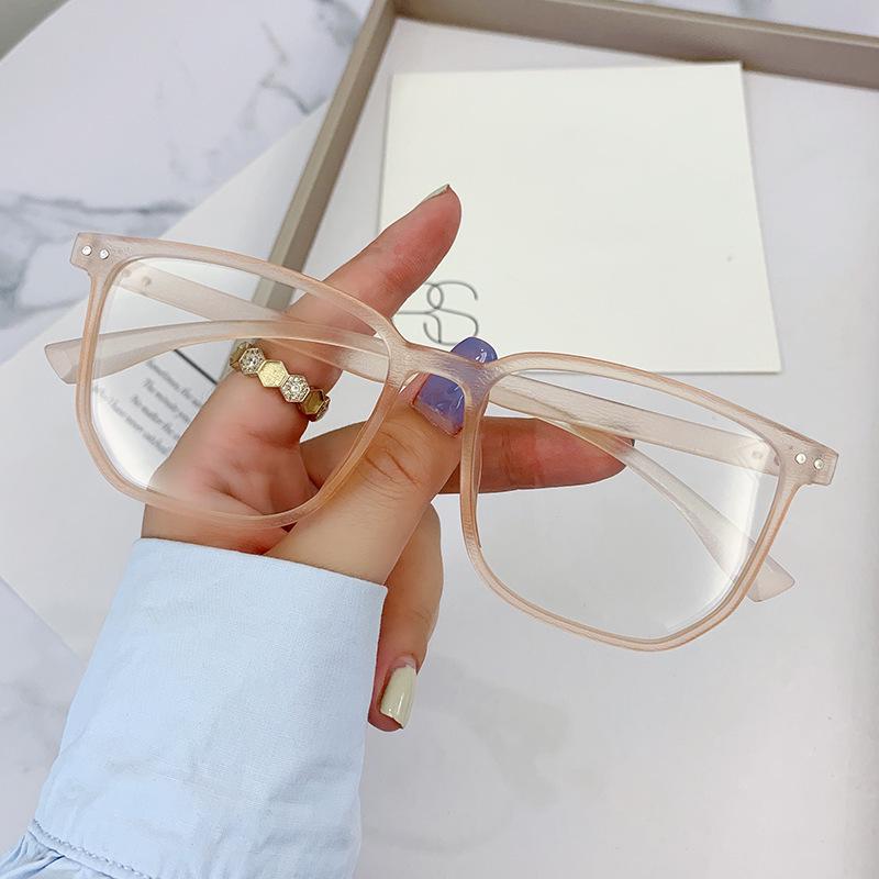 Men's Retro Anti-Blue Light Glasses: Super Light, No Makeup, Slimming Student Style Frames for Myopia