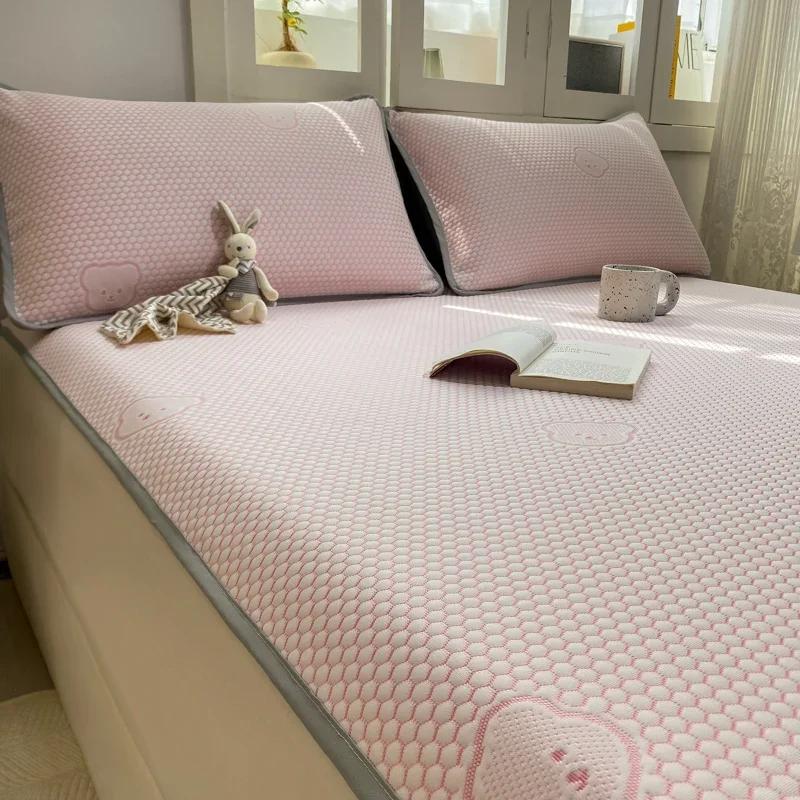 Hot New Product Ice Bean Jacquard Little Ice Bear Series Cold Mat with High Aesthetic Value Ice Bean Soft Mat Bed Sheet
