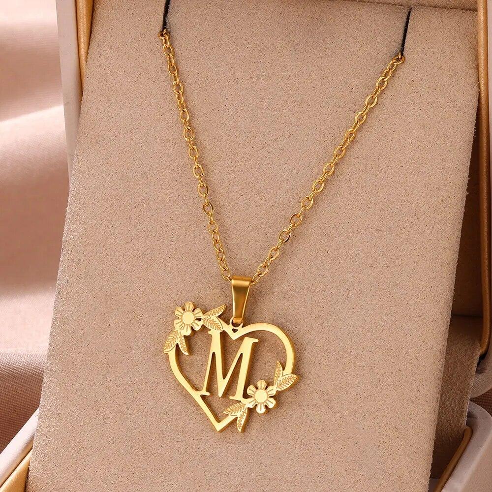 Zlatá farba Jemný kvetinový náhrdelník s iniciálami pre ženy a dievčatá z nehrdzavejúcej ocele Srdiečko s písmenom Choker náhrdelník Najlepšie darčeky Abecedné šperky