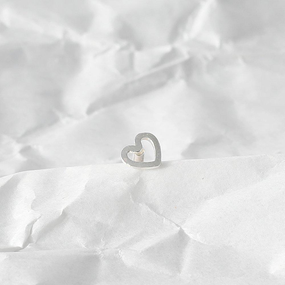 Mon Choix Silver Line Heart Piercing