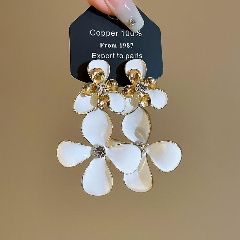 Fresh summer silver needle with diamonds, oil dripping flower stud earrings, sweet holiday style earrings, new earrings