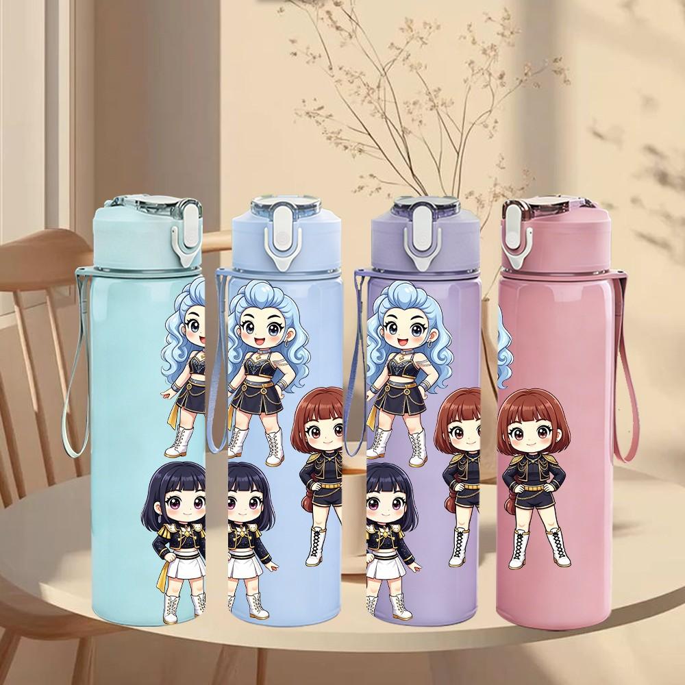 1PC Two Chibi Girl Character Duo 750ml Color Plastic Sports Water Bottle Leakproof Flip Straw Lid For Sports Office Home Use