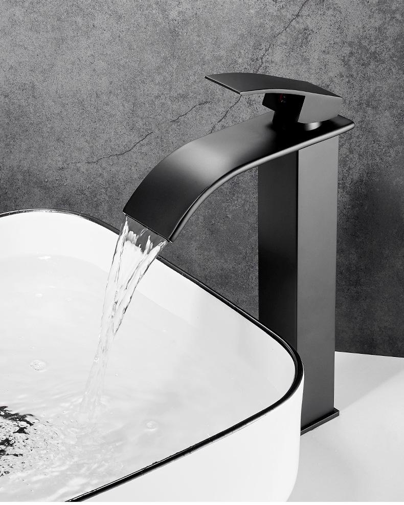 Schwarzer Wasserfall-Waschtischarmatur für Warm- und Kaltwasser