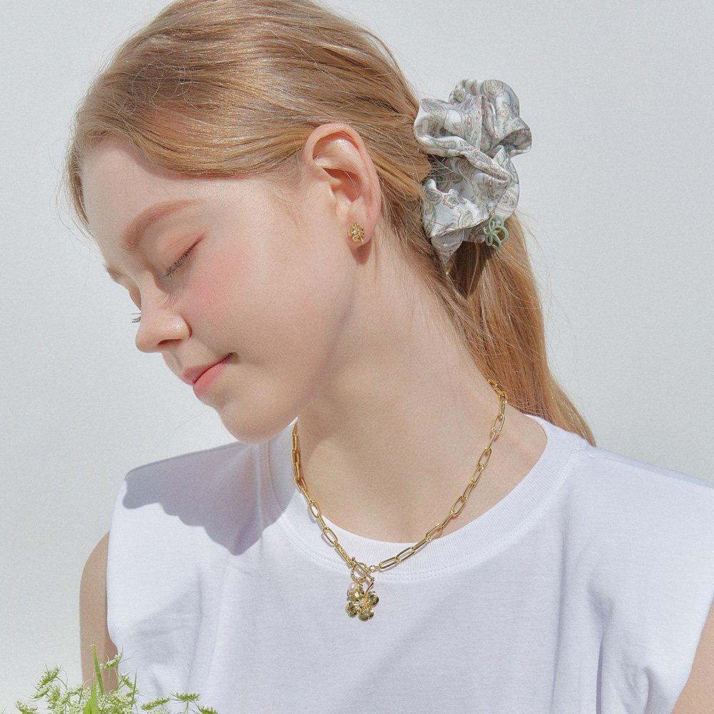 Four-leaf clover chain toggle necklace