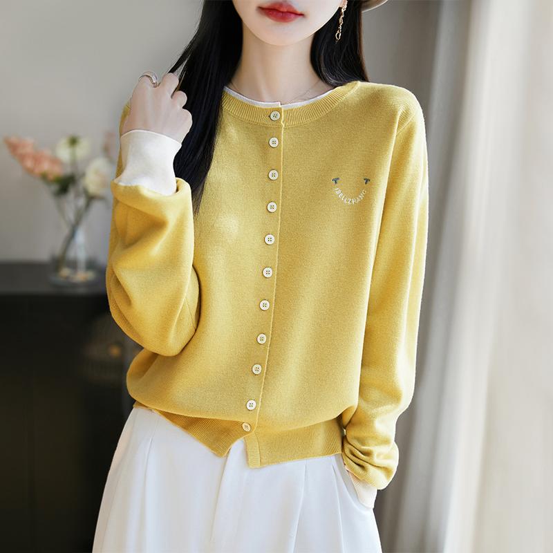 Dámský lehký kardigan z 50% vlny a 50% morušového hedvábí - všestranný úplet na 4 sezóny pro celoroční pohodlí a styl