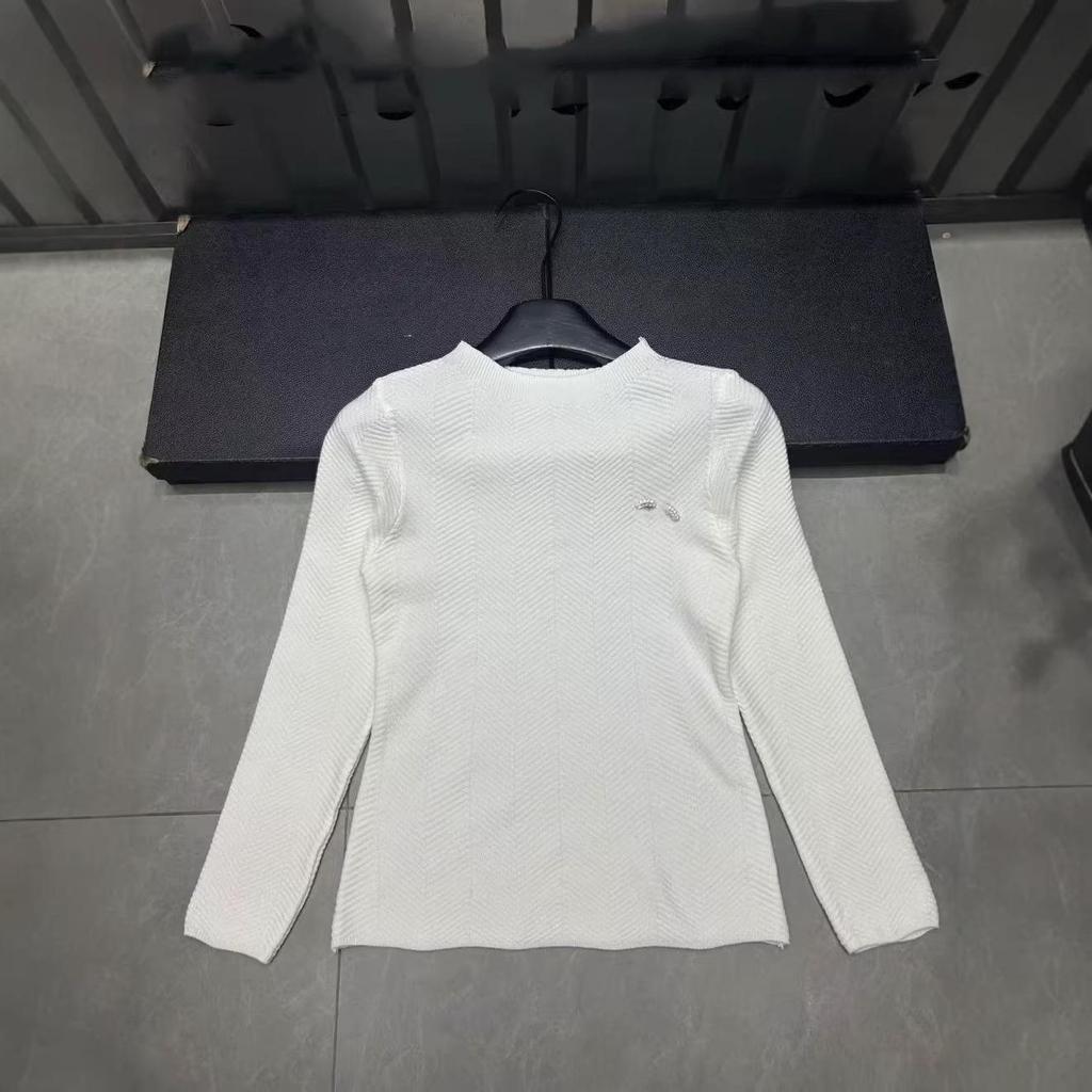 2026 Spring Round Neck Knit Long Sleeve Casual Top with Brooch