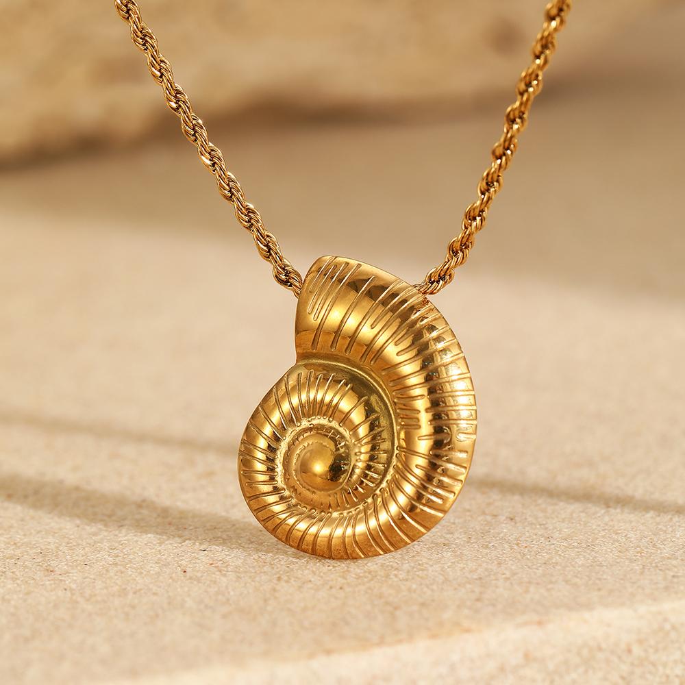 Stainless Steel Shell Conch Pendant Necklace Female Beach Wind Simple Fashion Personality Collarbone Chain Jewelry Accessories