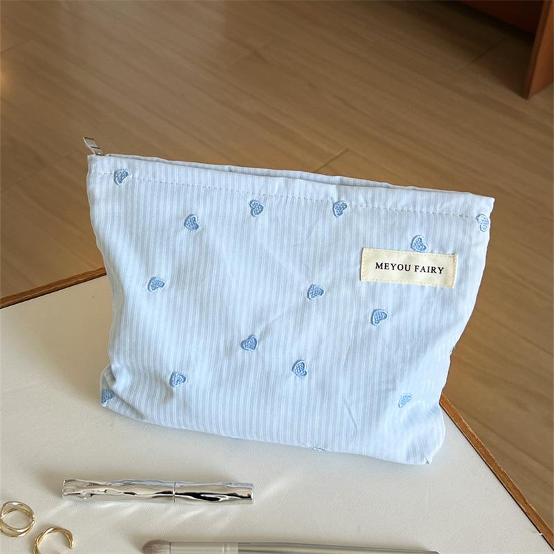 

Makeup Organizer Lightweight High Capacity Storage Bag Toiletry Pouch Travel Zipper Bag For Jewelry Storage Suitcase