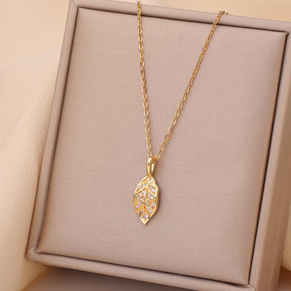 2025 Trendy Women's Titanium Steel Necklace - Non-fading, Light Luxury Collarbone Chain